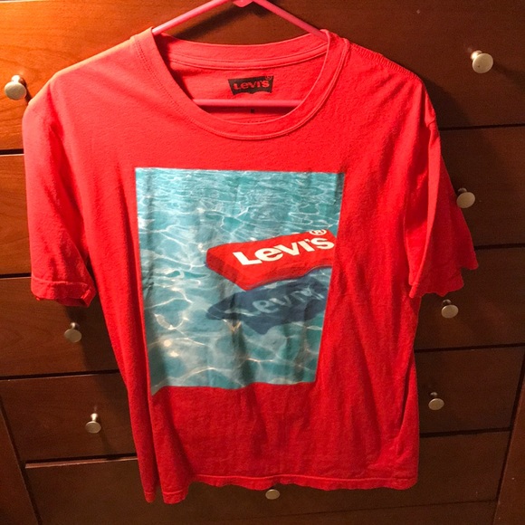 Red T-Shirt - Picture 1 of 2